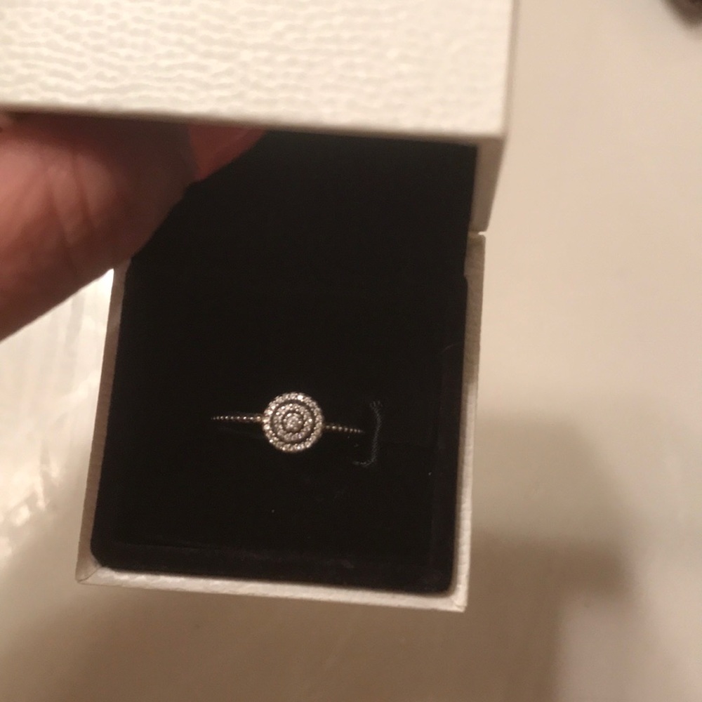 Pandora circle rhinestones ring. Size 7